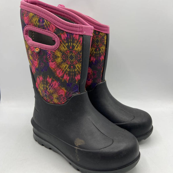 Size 1Y: Bogs Black/Pink/Yellow Tie Dye Insulated -22* Rain Boots