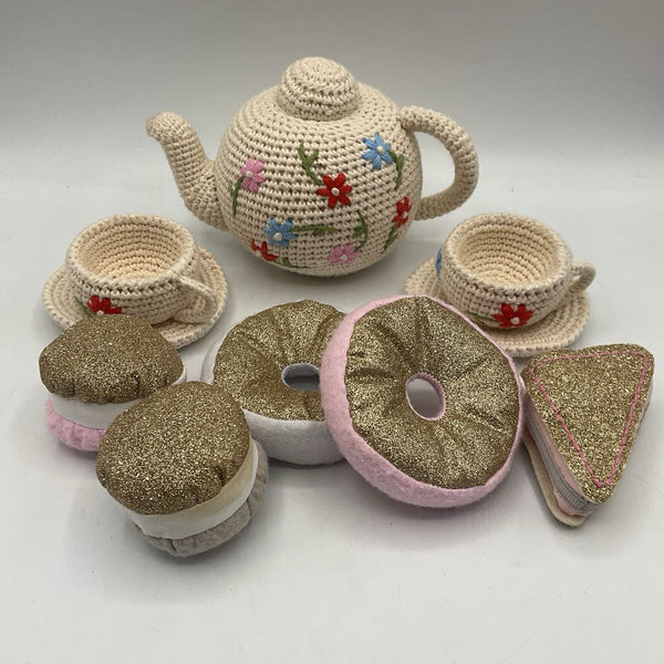 Anne-Claire Petit Crochet Tea Set