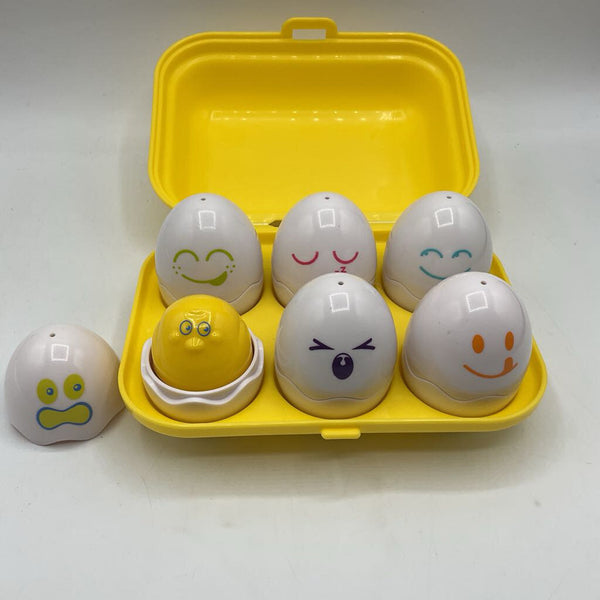 Tomy Toomies Hide & Squeak Eggs