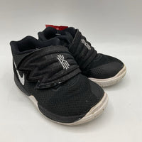 Size 6: Nike Black/White Velcro Strap Sneakers