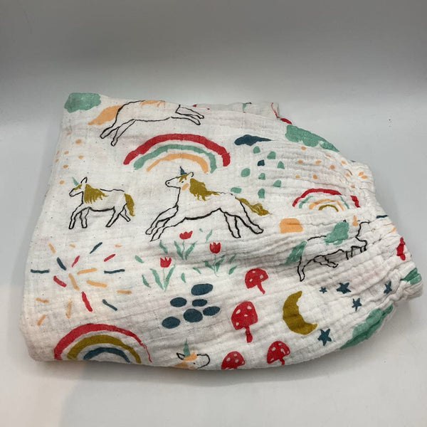 Clementine Kids White/Colorful Woodland Unicorn Muslin Crib Sheet