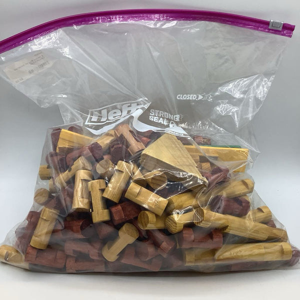 2 Gallon Bag of Assorted Lincoln Logs