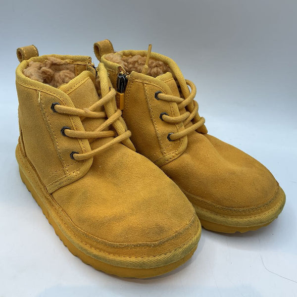 Size 12-13: Ugg Yellow Sheepskin Lined Zip/Lace Boots