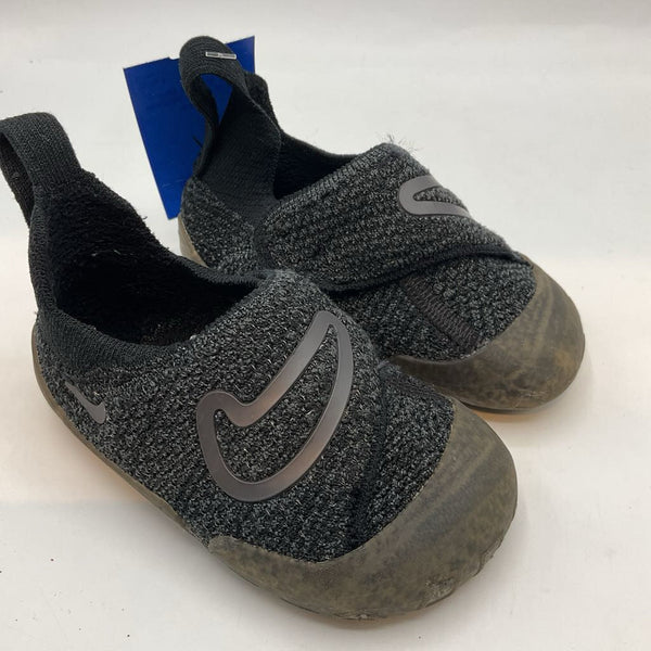 Size 5: Nike Black Knit Velcro Walker Shoes