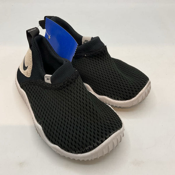 Size 6: Nike Black/White Aqua Sock Water Shoes