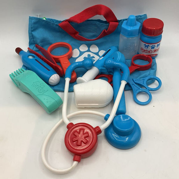 Melissa & Doug Examine & Treat Pet Vet Play Set