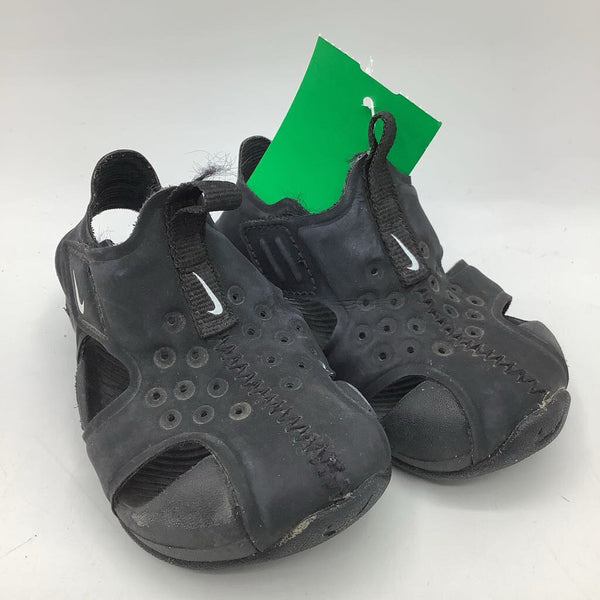 Size 4: Nike Black Velcro Strap Water Sandals