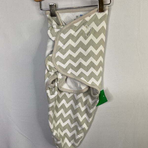 Size M: Swaddle Me White/Gray Chevron Velcro Swaddle