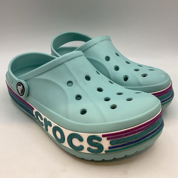 Size 2Y: Crocs Light/Blue/Purple Sparkle Trim Adjustable Strap Shoes