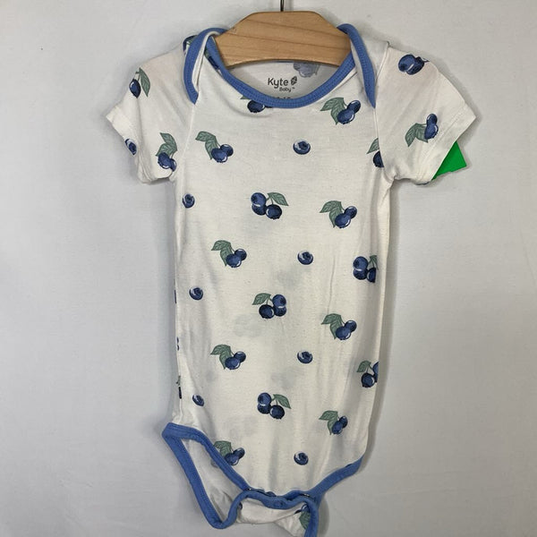 Size 12-18m: Kyte White/Blueberries Bamboo Onesie