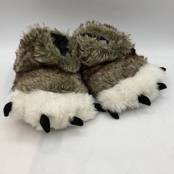 Size 5-8: Grey/White Wolf Slippers