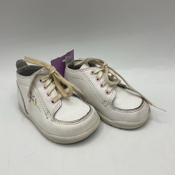 Size 2.5: Stride Rite White/Pink Floral Lace-Up