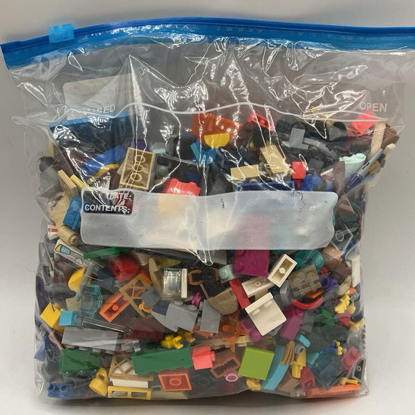 1 Gallon Bag of Assorted Legos