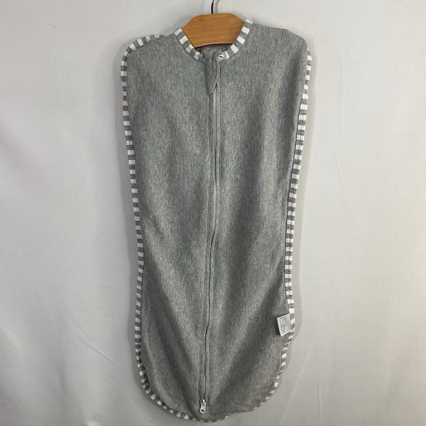 Size 14-18lbs: Comfy Cubs Grey/White Swaddle