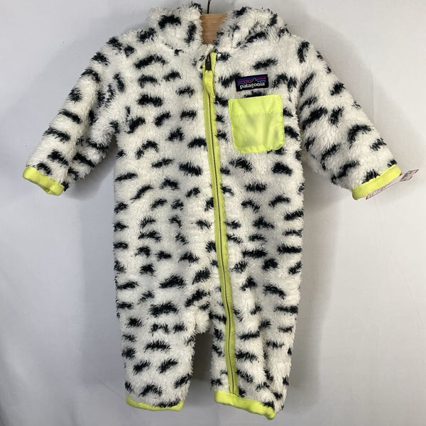 Size 0-3m: Patagonia White/Black/Green Teddy Ear Fleece Bunting