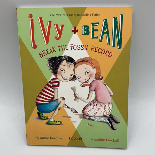 Ivy + Bean: Break the Fossil Record (paperback)
