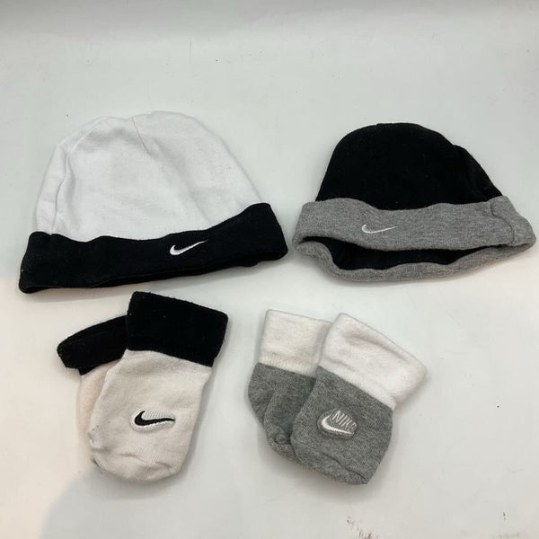 Size NB: Nike 4pc Baby Hat/Socks Set