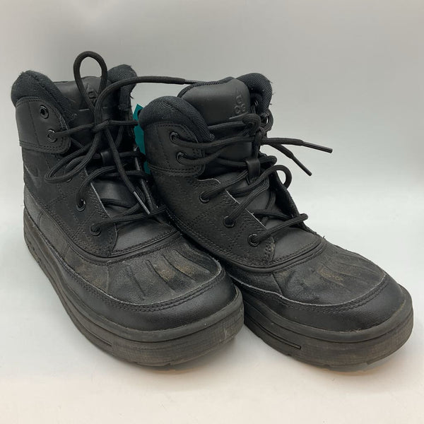 Size 2.5Y: Nike Black Lace-Up Boots