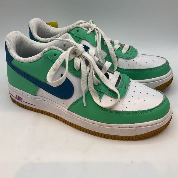 Size 5.5Y: Nike Air Force 1 Low LV8 Play Sneakers