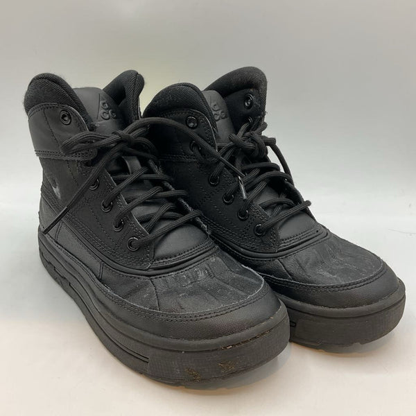 Size 1.5Y: Nike Black Lace-Up Duck Boots