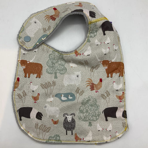 Size O/S: Green Farm Animal Snap Collar Bib