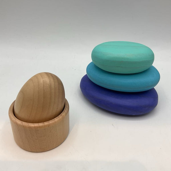 Lovevery Wooden Stacking Stones/Pincer Egg