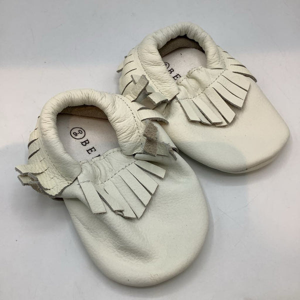 Size 0-6m: Bella White Fringe Booties