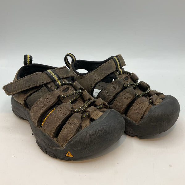 Size 9: KEEN Brown/Black Velcro Sandals