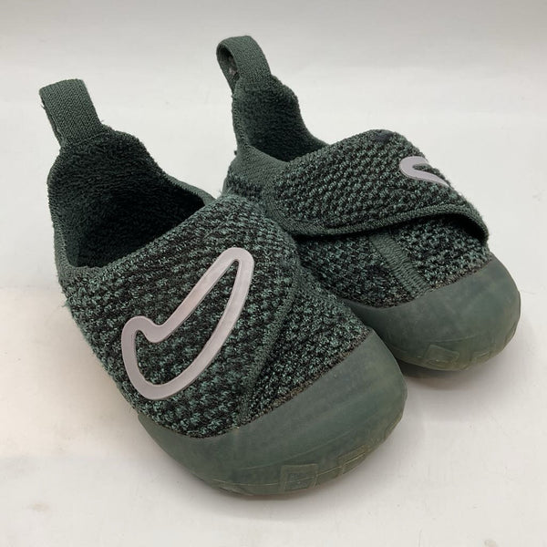 Size 4: Nike Green Knit Velcro Walker Shoes