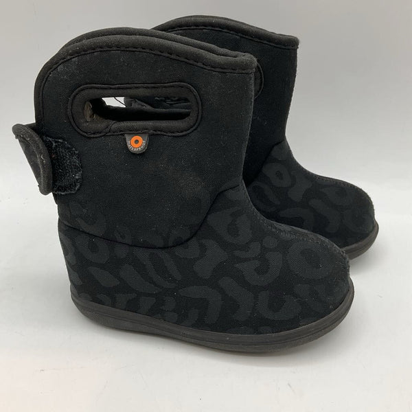 Size 6: Bogs Black Leopard Print Fleece Lined Velcro Strap Rain Boots