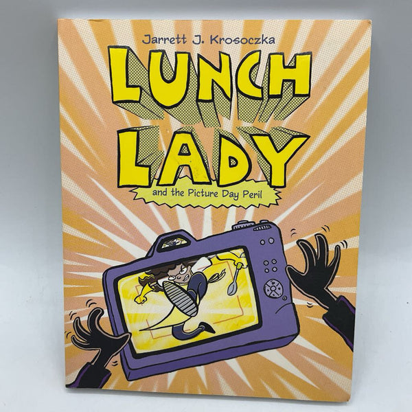 Lunch Lady and the Picture Day Peril (paperback)
