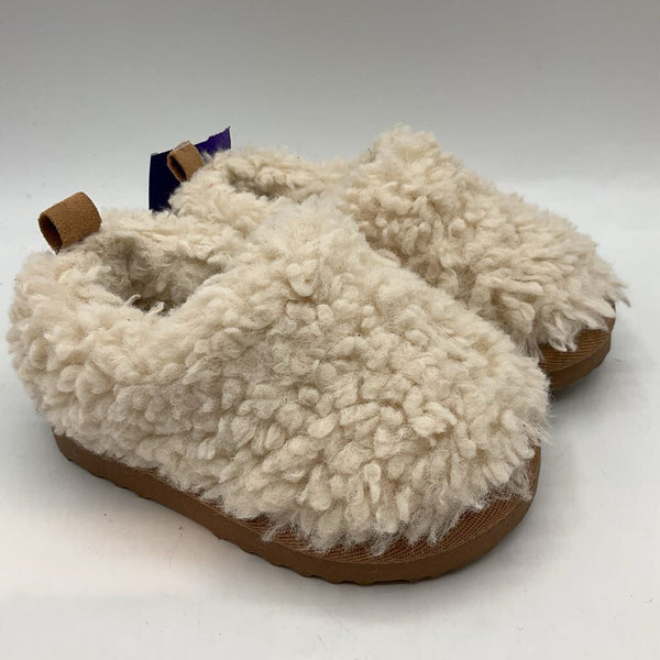 Size 5: Cream Sherpa Slippers