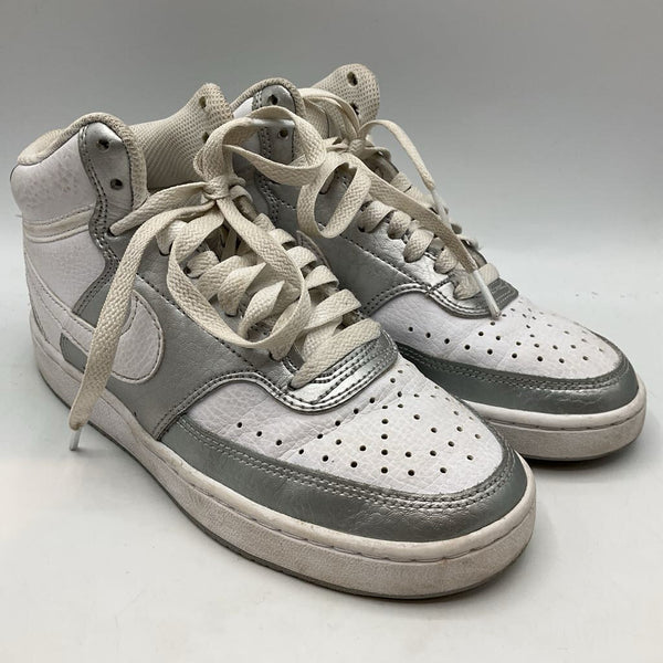 Size 4-4.5Y: Nike White/Silver Lace-Up Sneakers