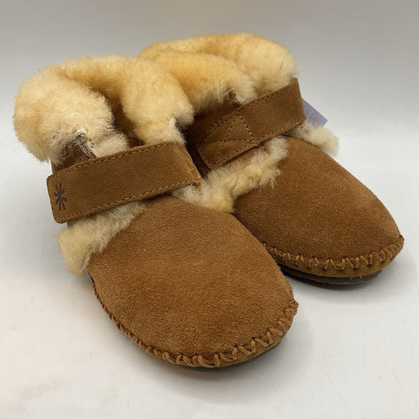 Size 9-10: LL Bean Brown Shearling Lined Velcro Slippers