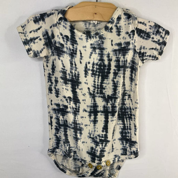 Size 12-18m: Kate Quinn White/Blue Tie Dye Bamboo Onesie