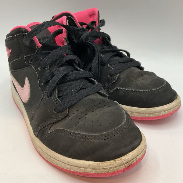 Size 2Y: Nike Air Jordan Black/Pink Lace-Up Sneakers