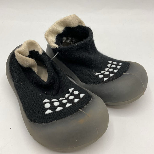 Size 4-5: Black Barefoot Shoes