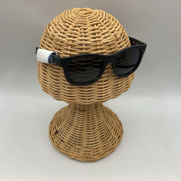 Size 0-2: Babiators Black Navgator Sunglasses