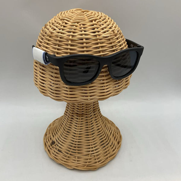 Size 0-2: Babiators Black Navgator Sunglasses