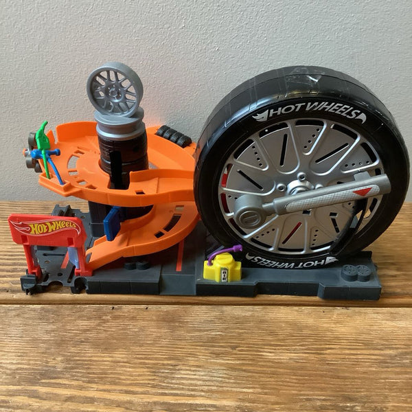 Hot Wheels Super Spin Tire Shop Set