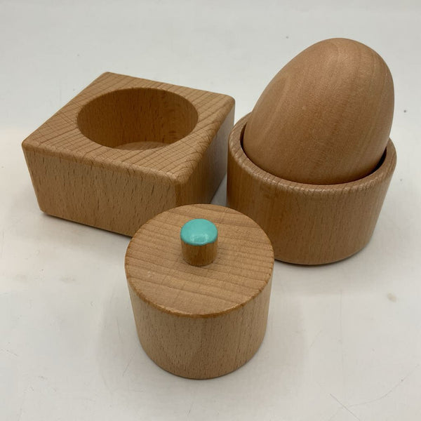 Lovevery Montessori Egg Cup/Pincer Puzzle