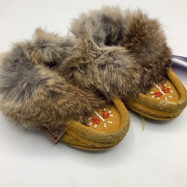 Size 5-6: Laurentian Chief Yellow/Brown Suede Lined Moccassins