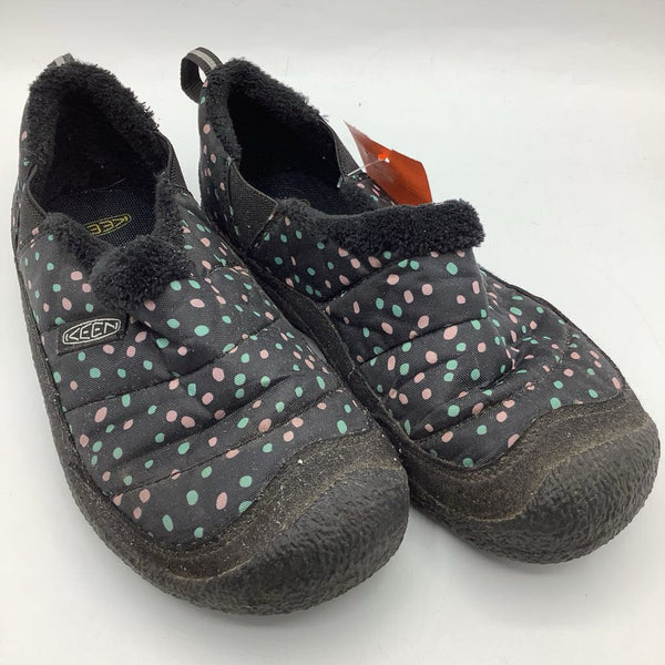 Size 1Y: Keen Black/Colorful Polka Dots Fleece Lined Slip-On Shoes